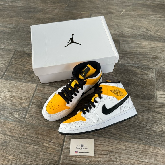 Brand New Air Jordan 1 Mid “Laser Orange “ Women’s Sneakers BQ6472107 - Picture 9 of 13